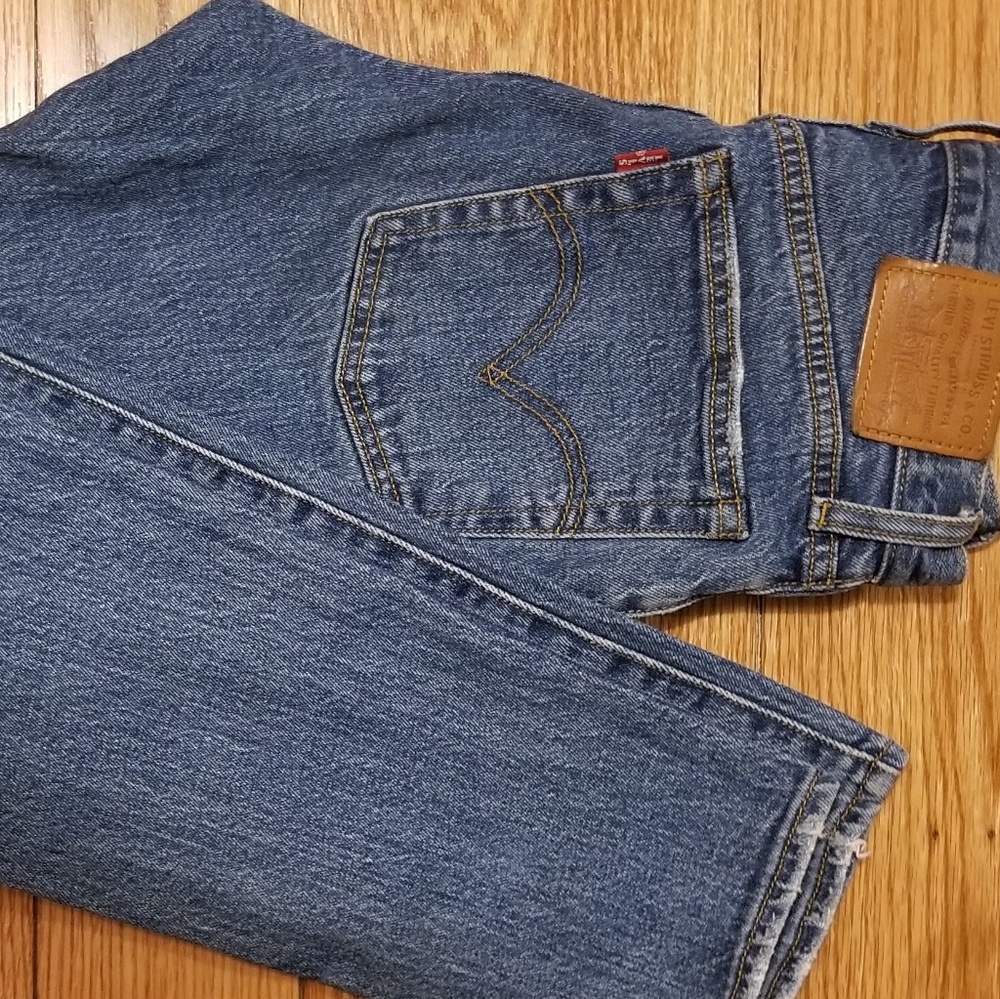 SOLD -Levi's Wedgie Free High Waisted Jeans - SOLD